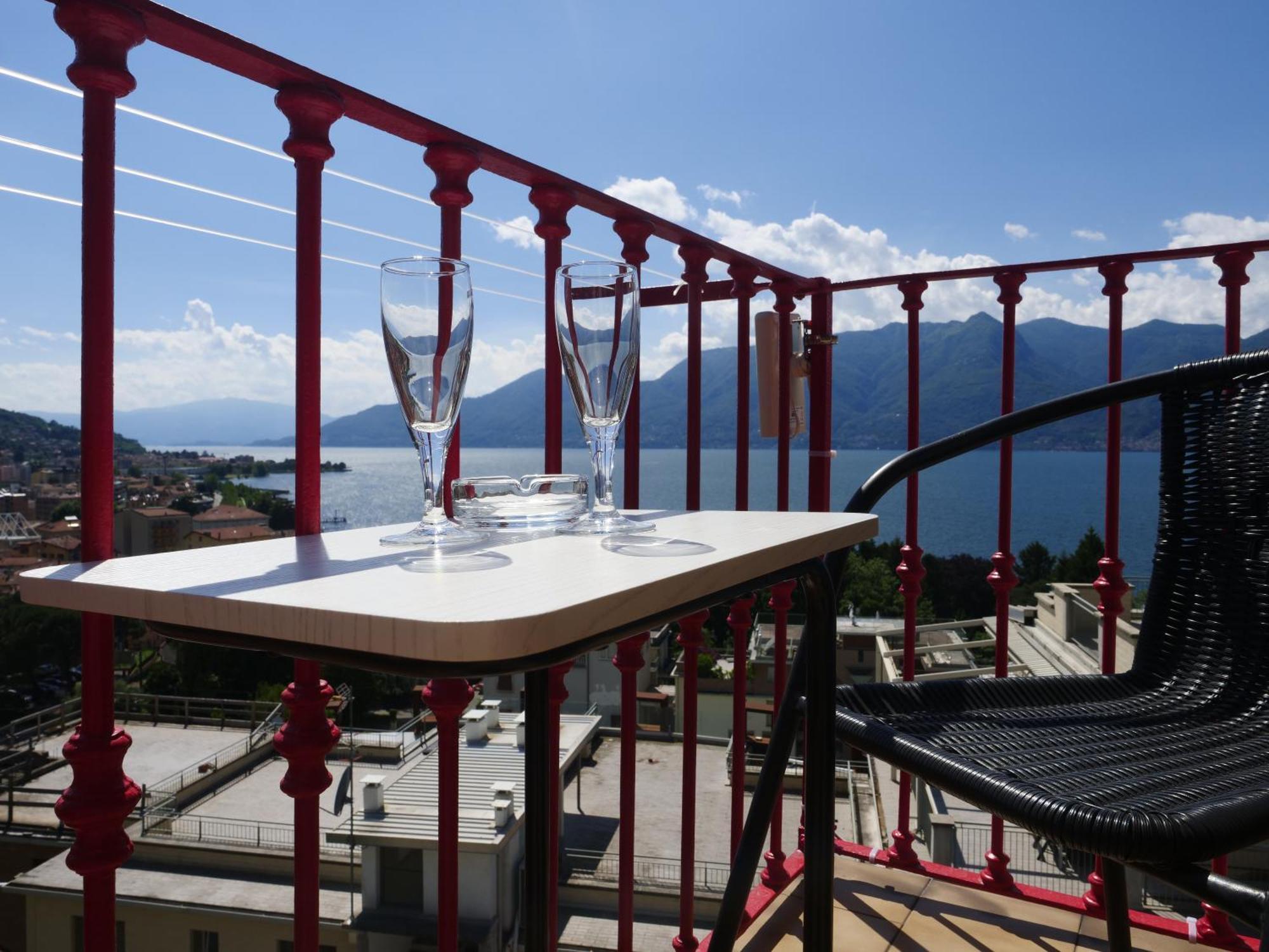 Appartamento Vista Lago Luino Esterno foto